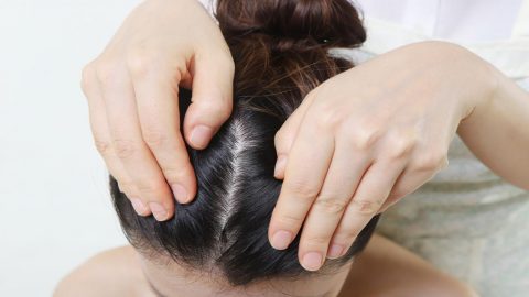 5 علامات تدل على ضرورة الذهاب للطبيب في حال كنت تعانين تساقط الشعر!