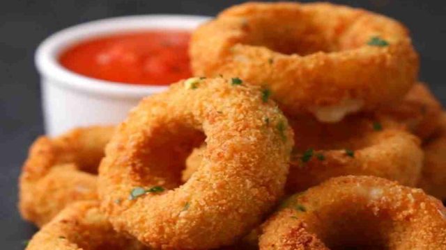 طريقة إعداد حلقات البصل المقرمشة