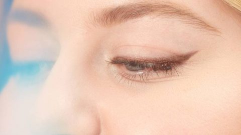 نصائح من خبراء التجميل لرسم الآيلاينر حسب شكل العين!