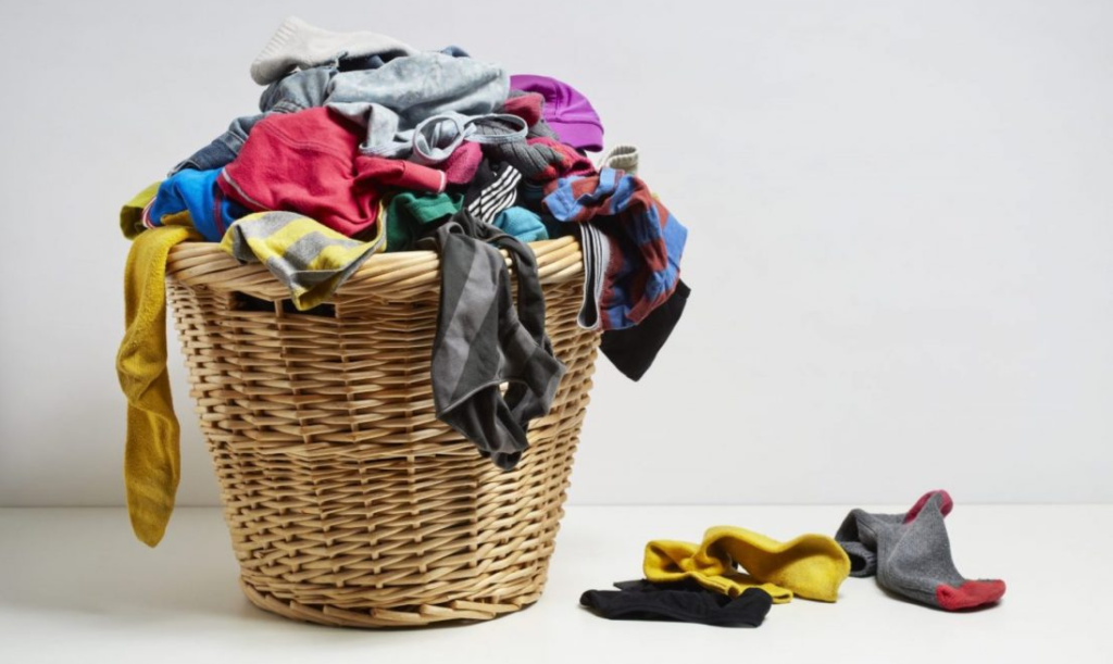 نصائح منزلية لإنعاش الملابس الملونة بتكاليف بسيطة!