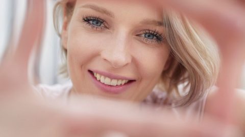 4 نصائح مكياج أساسية للعيون الجاحظة عليك معرفتها!