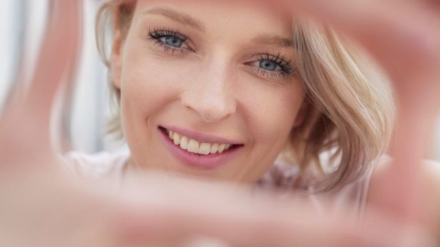 4 نصائح مكياج أساسية للعيون الجاحظة عليك معرفتها!