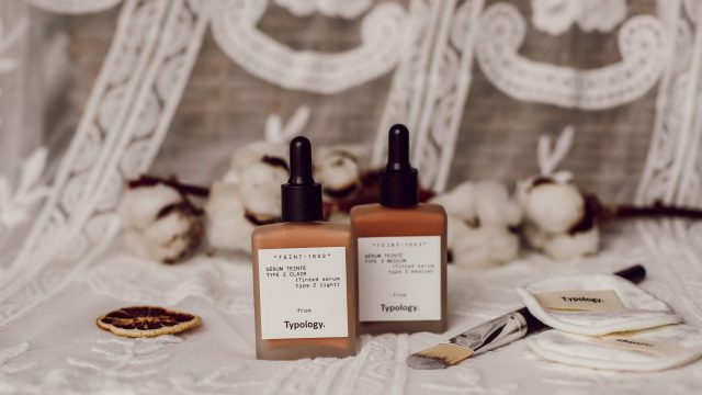 كل ما يجب أن تعرفيه عن سيروم الأساس وطريقة تطبيقه بشكل صحيح!