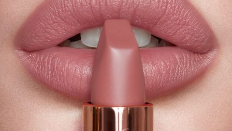 اكتشفي مميزات حمرة Matte Revolution من شارلوت تلبوري 