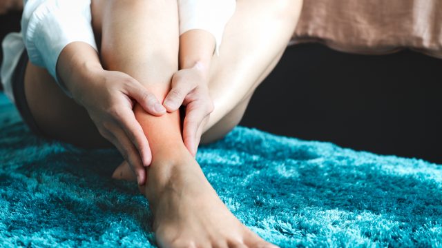 التهاب المفاصل : 6 أطعمة ممنوعة على أصحاب هذا المرض