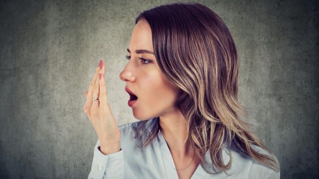 3 مواد طبيعية بسيطة لتطهير الفم من البكتيريا!