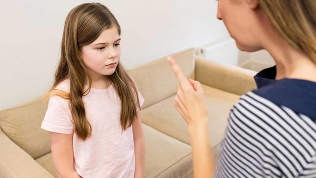 كل ما يجب أن تعرفيه عن طريقة التعامل مع الطفل المتمرد!