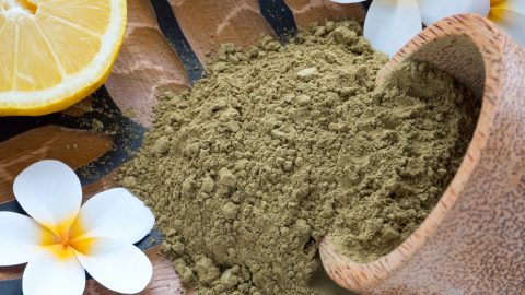 3 أشياء عليك معرفتها قبل تلوين الشعر بالحناء!