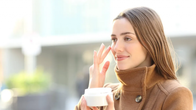 أساسيات العناية بالبشرة بعد الفصول الباردة