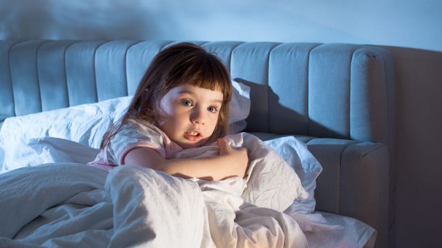 الخوف عند الأطفال ونصائح خبراء التربية للتعامل معه