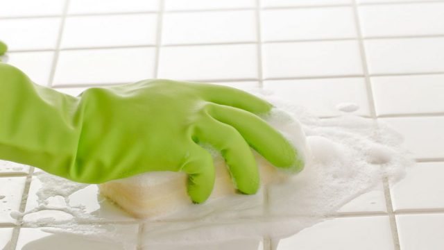 تلميع السيراميك بـ3 حيل منزلية عملية