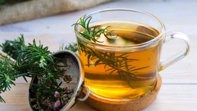 فوائد شاي إكليل الجبل الحل للتخلص من 5 مشاكل صحية