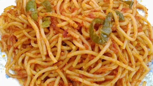 كيفية تجهيز مكرونة بصلصة الطماطم
