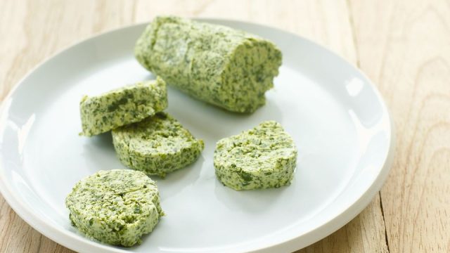 كيفية تجهيز زبدة الأفوكادو والثوم