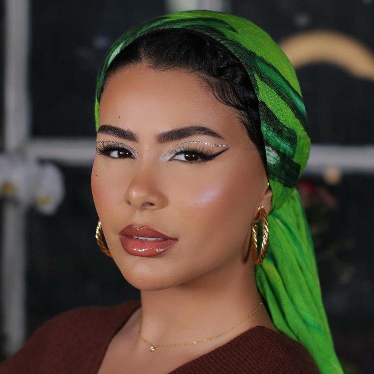 مكياج عيون مع آيلاينر مزدوج 