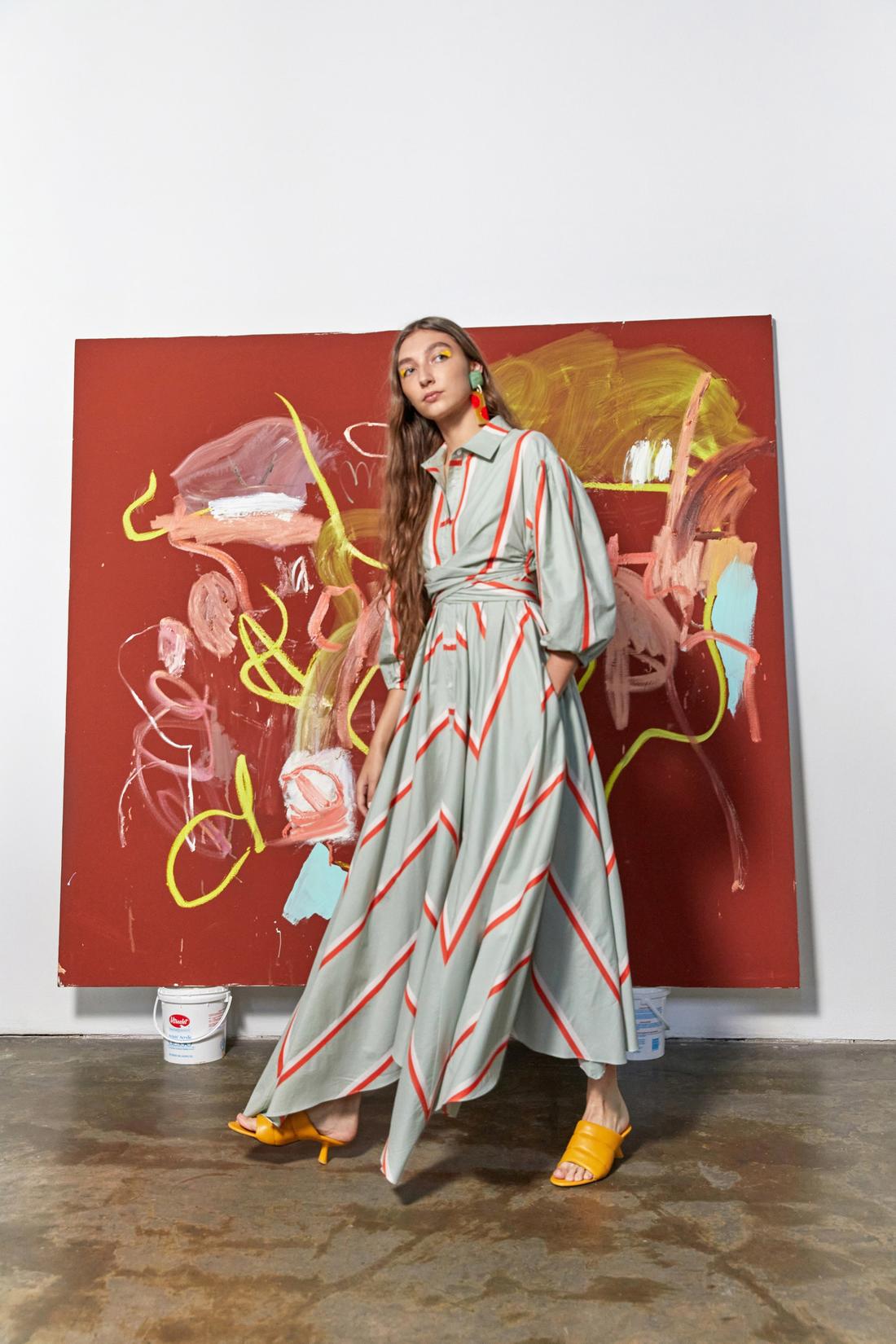 موديلات الفساتين بالأكمام 