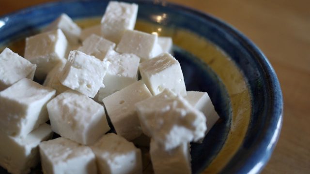 كيفية تجهيز جبن فيتا في المنزل