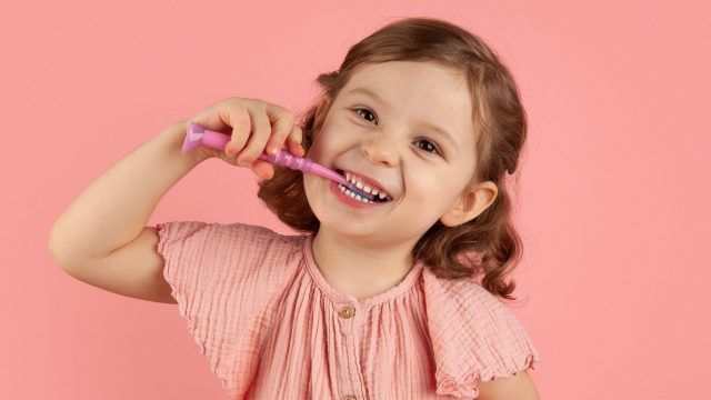 5 أطعمة تضر الأسنان عليك تجنبها