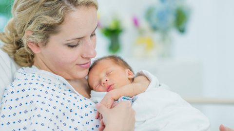 6 أفكار هدايا للأم حديثة الولادة