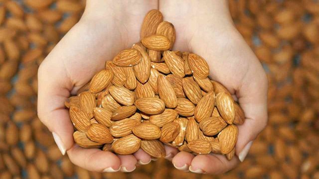 6 فوائد صحية للوز تدفعك لتناوله بشكل يومي!