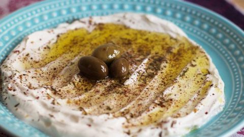 كيفية تجهيز لبنة بالزيتون