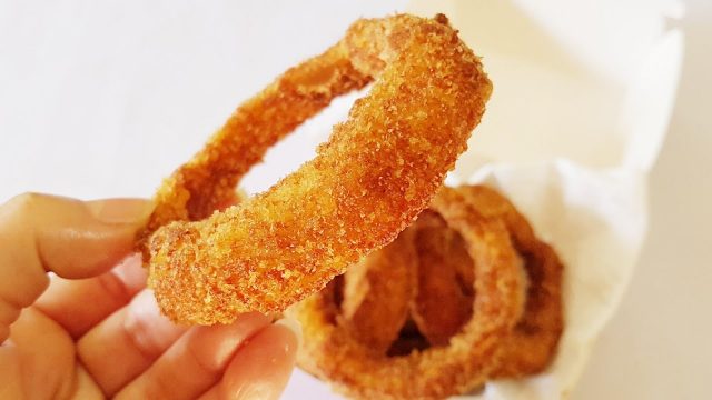 كيفية تجهيز حلقات البصل المشوية