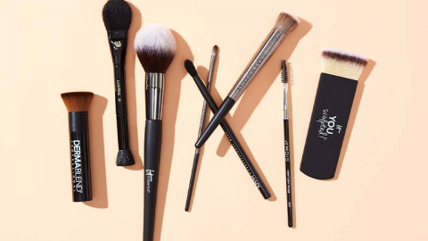 العناية بفرش المكياج بشكل صحيح وفقا لنصاح الخبراء