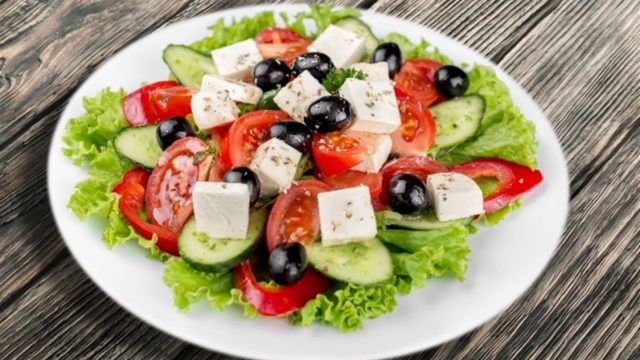 كيفية تجهيز سلطة كابريس دايت