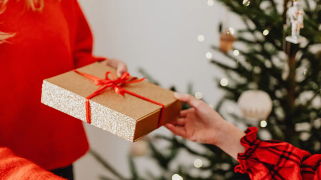 باقة هدايا أنيقة وغير مكلفة بمناسبة السنة الجديدة 2023