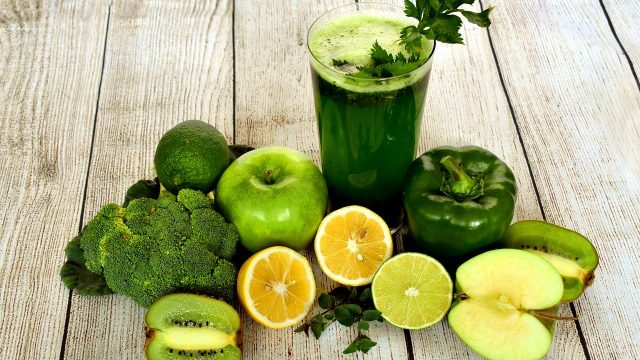 أفضل وصفات السموثي الأخضر لحرق الدهون الزائدة