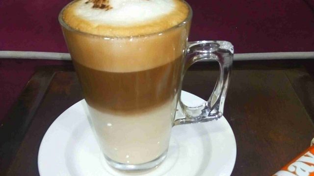 كيفية تجهيز قهوة لاتيه باردة