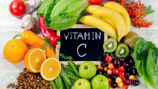 الإفراط في تناول الفيتامين سي : الأعراض وطرق الوقاية