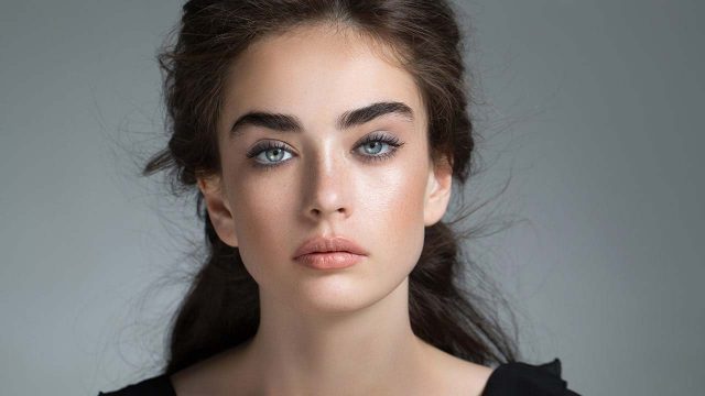 خطوات هامة لوضع المكياج بشكل مثالي خلال فصل الربيع