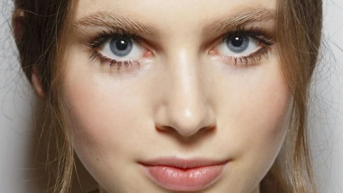 ستايلات مكياج ناعمة للإطلالات الصباحية بالفيديو