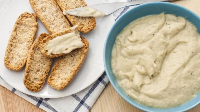 كيفية تجهيز صلصة الخبز بالبصل المقرمش