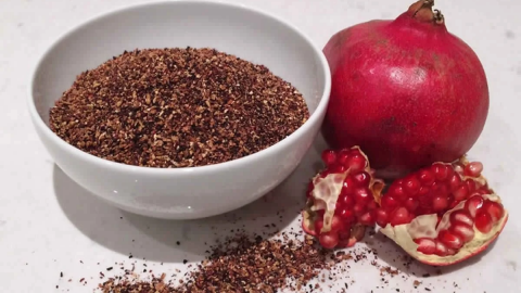 بودرة قشر الرمان : الفوائد وطرق الاستعمال لبشرة متجددة