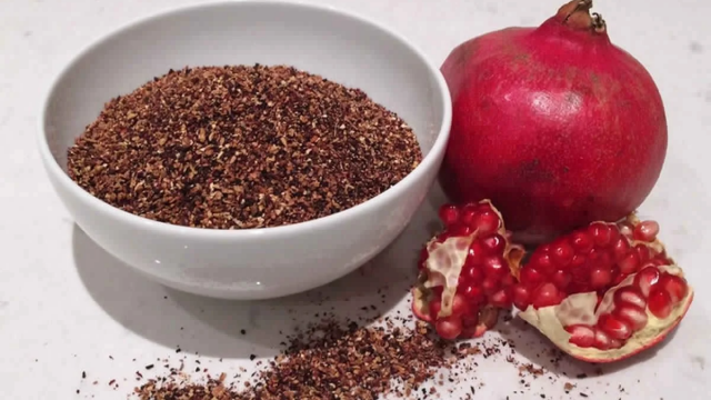 بودرة قشر الرمان : الفوائد وطرق الاستعمال لبشرة متجددة