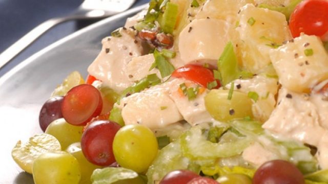 كيفية تجهيز سلطة الدجاج بالعنب