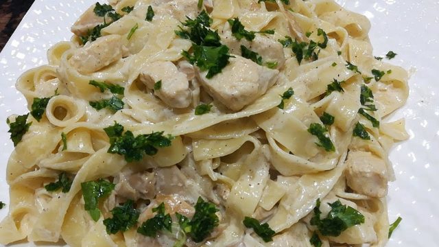 كيفية تجهيز فيتوتشيني بالفطر والكريمة