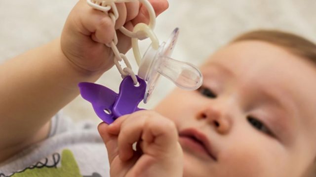 5 نصائح لفطام الطفل من اللهاية!