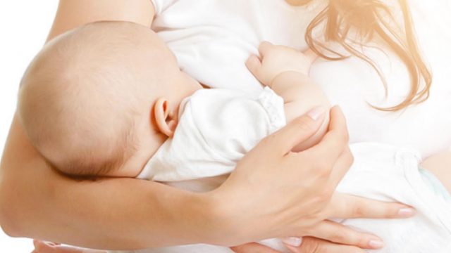 للأم المرضع: نصائح للتعامل مع تشققات الثدي