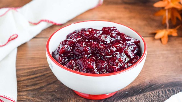 كيفية تجهيز صلصة التوت البري