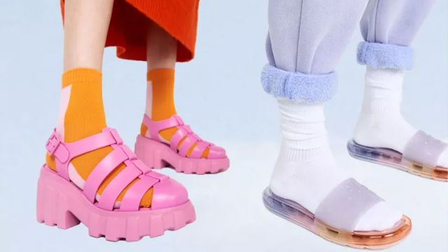 صنادل الجيلي موضة الثمانينيات تعود في صيف 2023