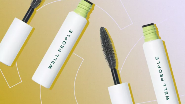 الماسكارا السحرية التي طبقتها ريس ويذرسبون مؤخرًا على السجادة الحمراء