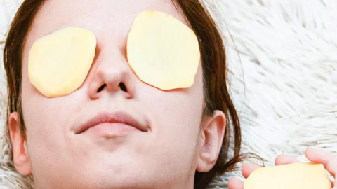 أقنعة عصير البطاطا لتفتيح البشرة