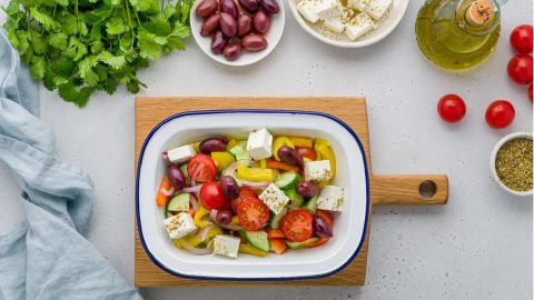 كيفية تجهيز سلطة الزيتون بالجبن