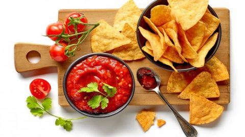 كيفية تجهيز صلصة الطماطم المكسيكية للتغميس