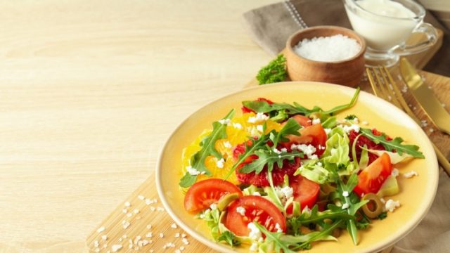 طريقة تحضير سلطة الخس بالبرتقال