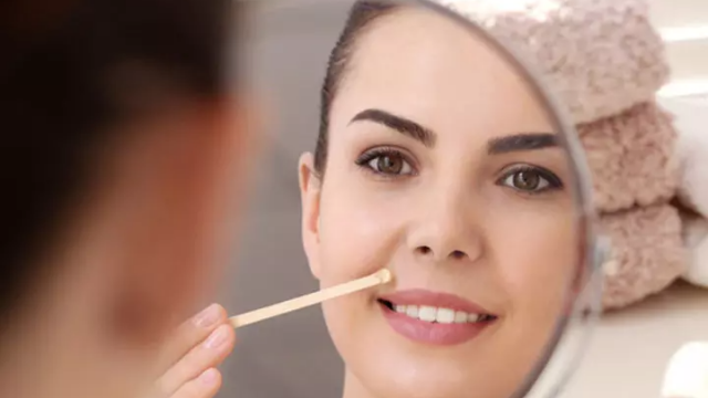 كيفية تفتيح شعر الوجه طبيعيًا