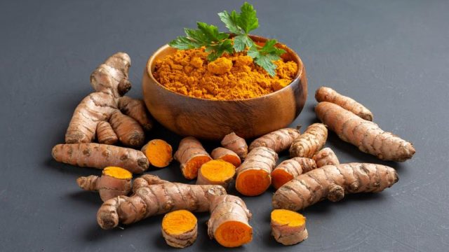 أقنعة الكركم للعناية بجمال بشرتك